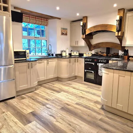 Winster Cottage, Meathop, בית נופש *